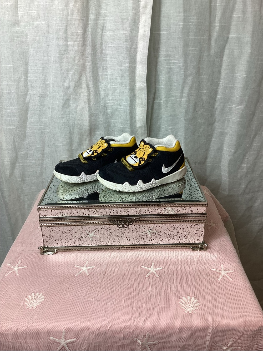 Nike Kyrie “Little Beast” Kids Tennis Shoes; Size: 10C